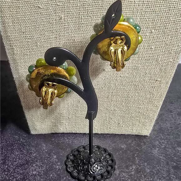 VINTAGE 3 strand iridescent bead & pearl necklace and matching clip on earrings - Picture 8 of 13